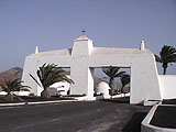 Ortseinfahrt von Costa Teguise